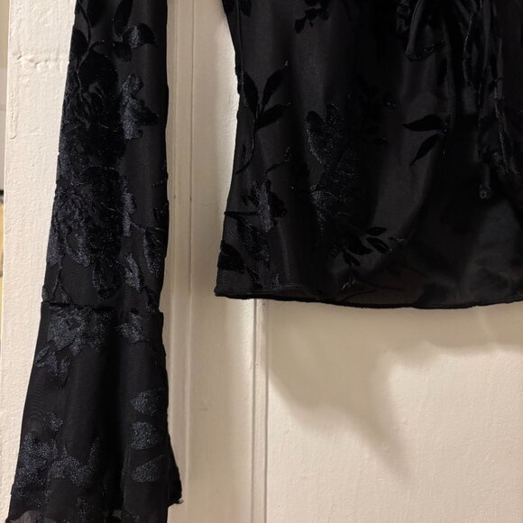 Kimchi Blue Black Floral Velvet Mesh Top – Size M - Picture 5 of 6
